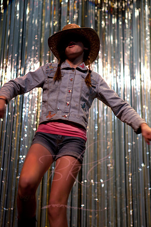 Taylor, Linnea and Ceci 2 (7)