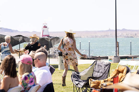 Wake the Lake Crowd013